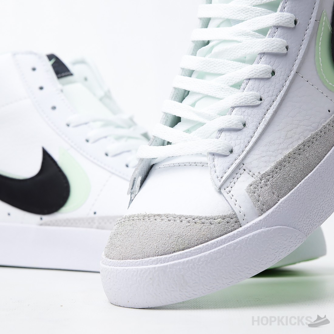 blazer mid 77 white black